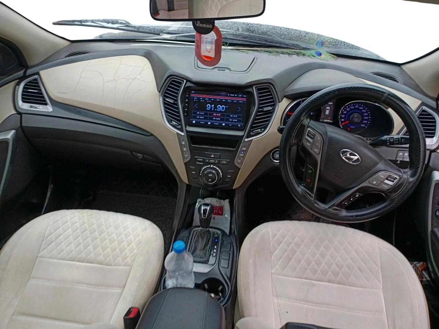 2016 Hyundai Santa Fe 4 WD AT, Diesel, Automatic, 1,58,787 km, interior