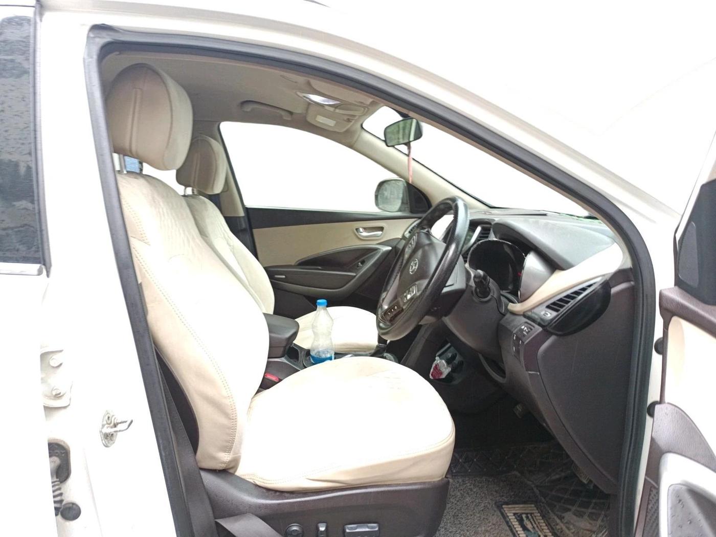 2016 Hyundai Santa Fe 4 WD AT, Diesel, Automatic, 1,58,787 km, interior