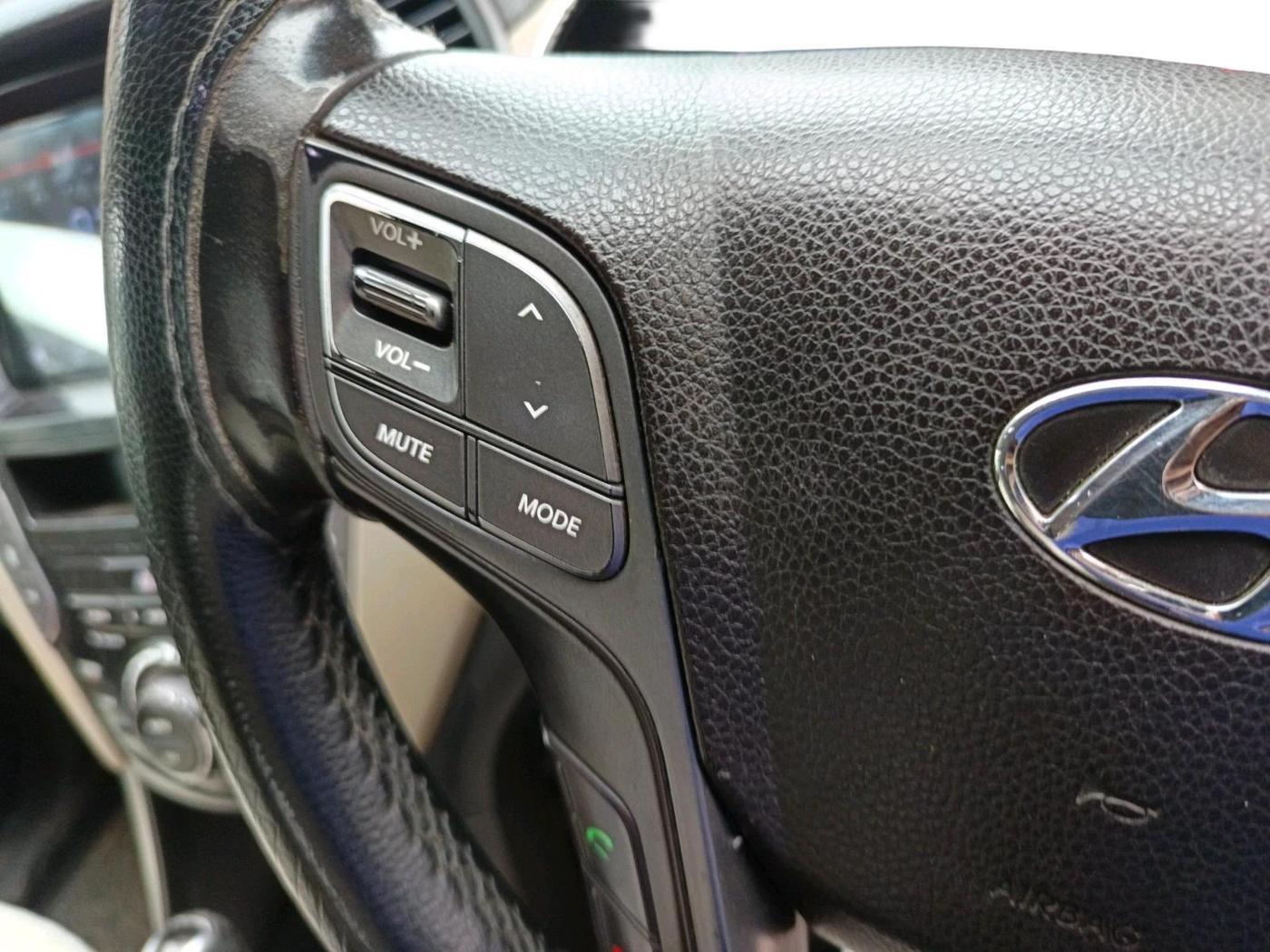 2016 Hyundai Santa Fe 4 WD AT, Diesel, Automatic, 1,58,787 km, interior