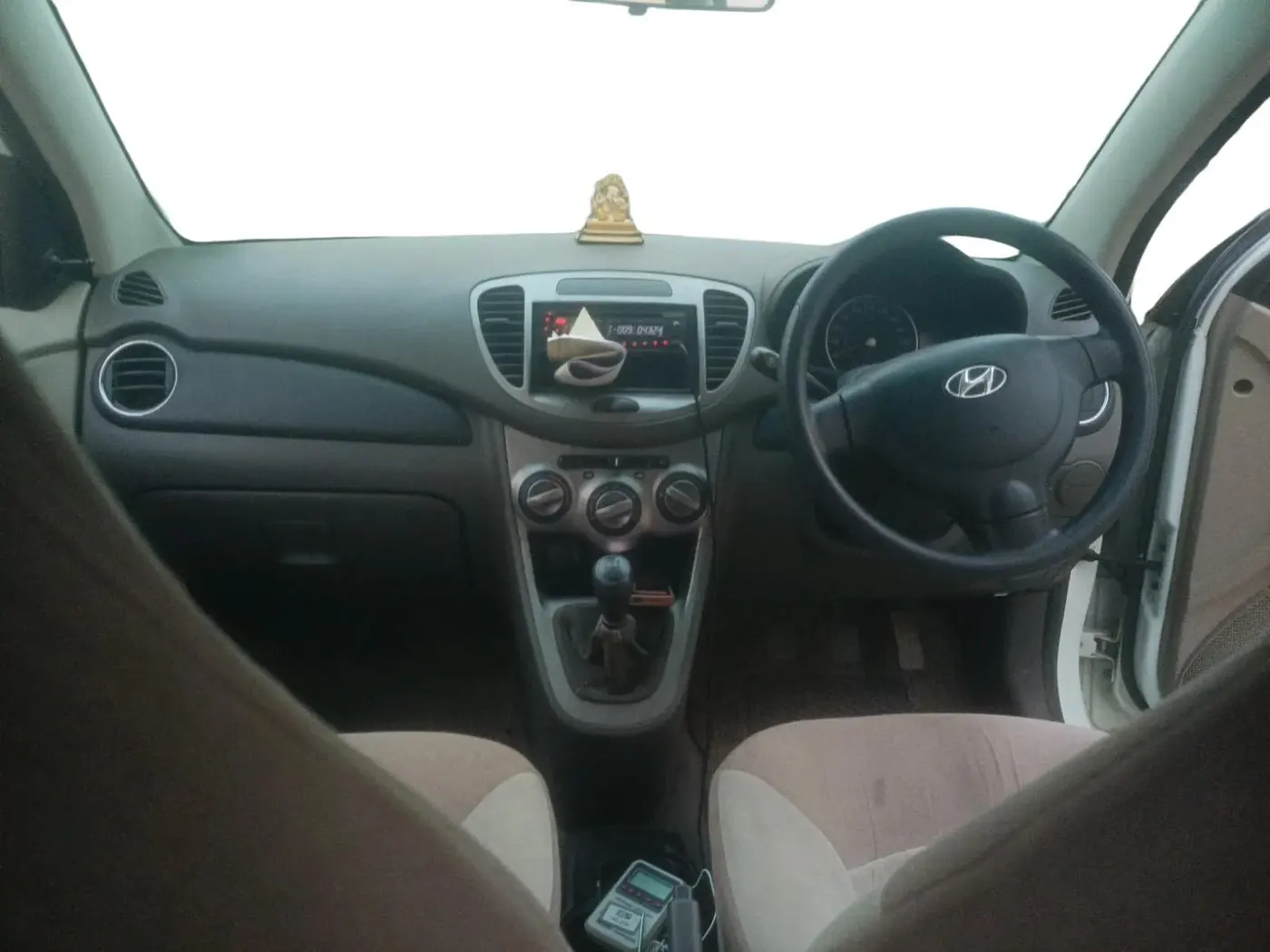 2011 Hyundai i10 MAGNA 1.1, Petrol, Manual, 30,977 km, interior