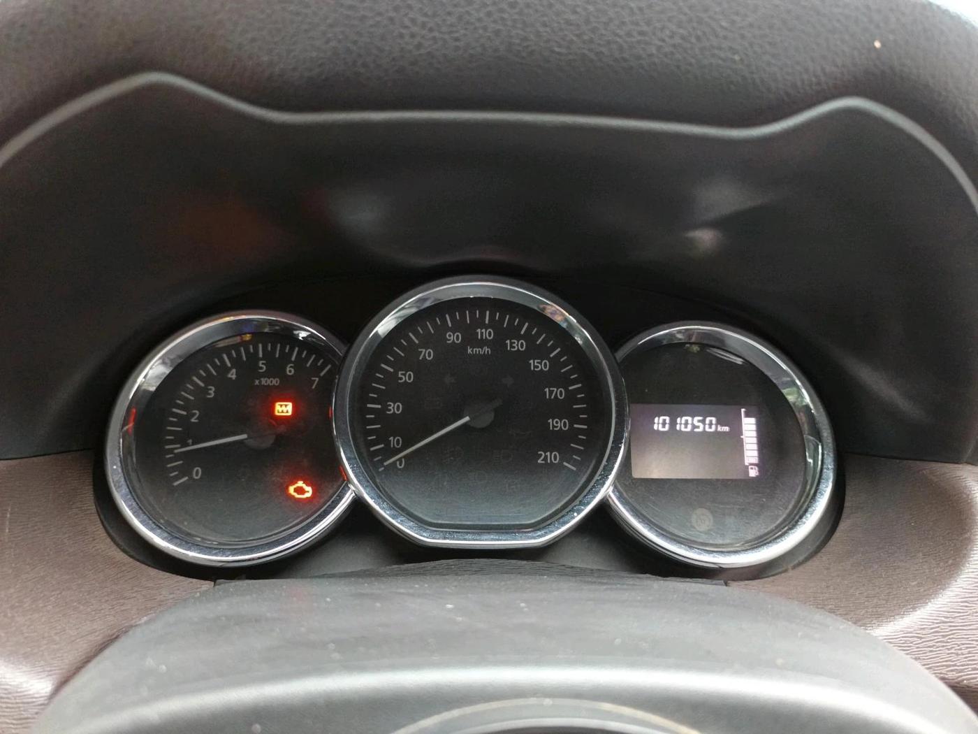 2017 Nissan Terrano XL (P), Petrol, Manual, 1,01,050 km, interior