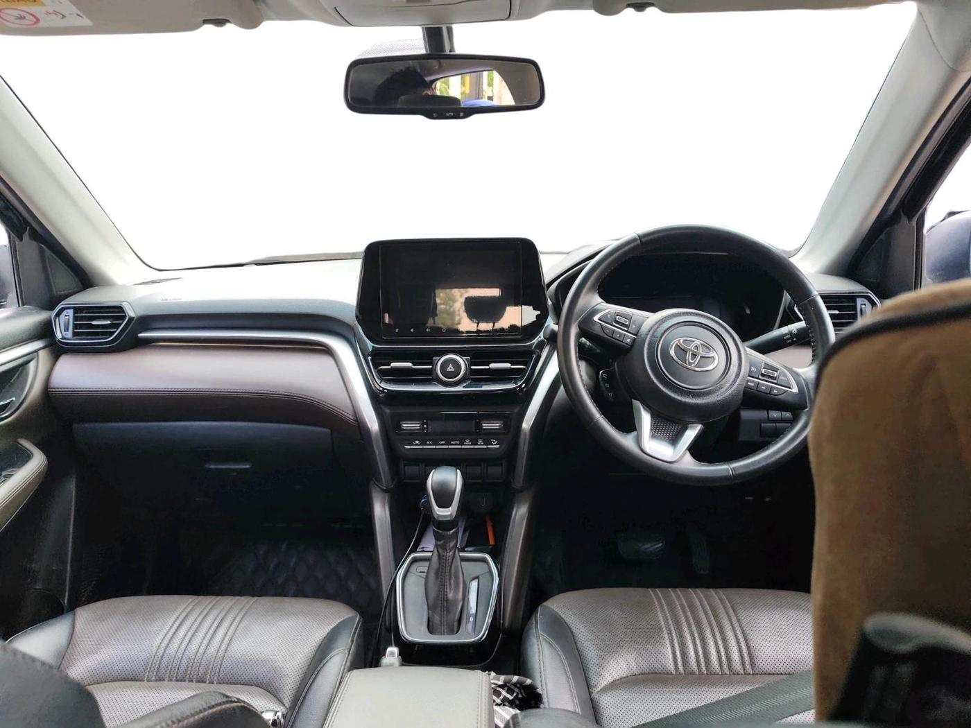 2024 Toyota URBAN CRUISER HYRYDER V HYBRID, Hybrid, Automatic, 78,635 km, interior