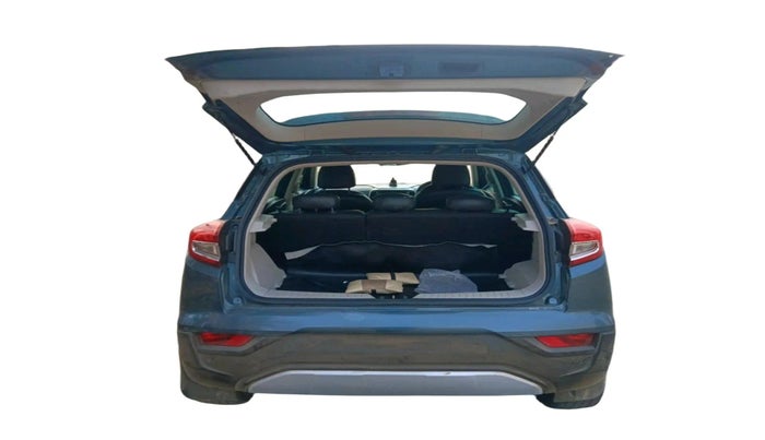 2020 Mahindra XUV300 W8 1.5 DIESEL, Diesel, Manual, 1,36,524 km, exterior