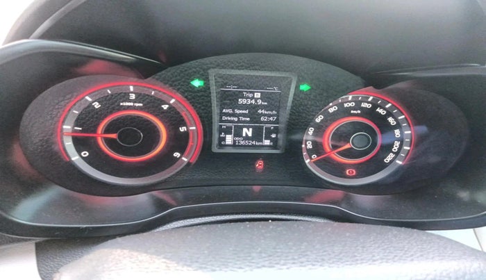 2020 Mahindra XUV300 W8 1.5 DIESEL, Diesel, Manual, 1,36,524 km, interior