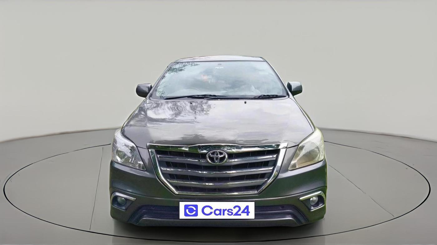 2013 Toyota Innova 2.5 GX 8 STR, Diesel, Manual, 1,97,800 km, exterior