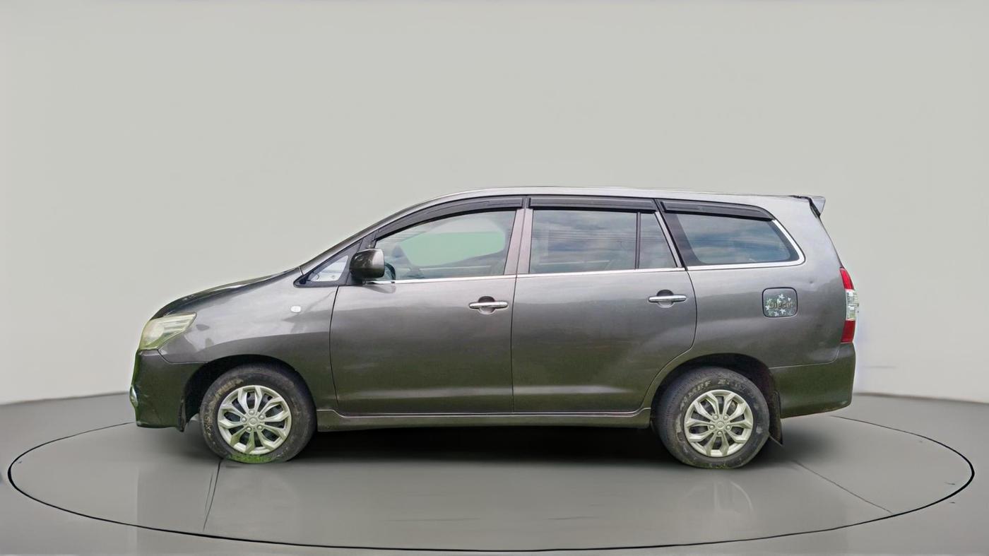 2013 Toyota Innova 2.5 GX 8 STR, Diesel, Manual, 1,97,800 km, exterior