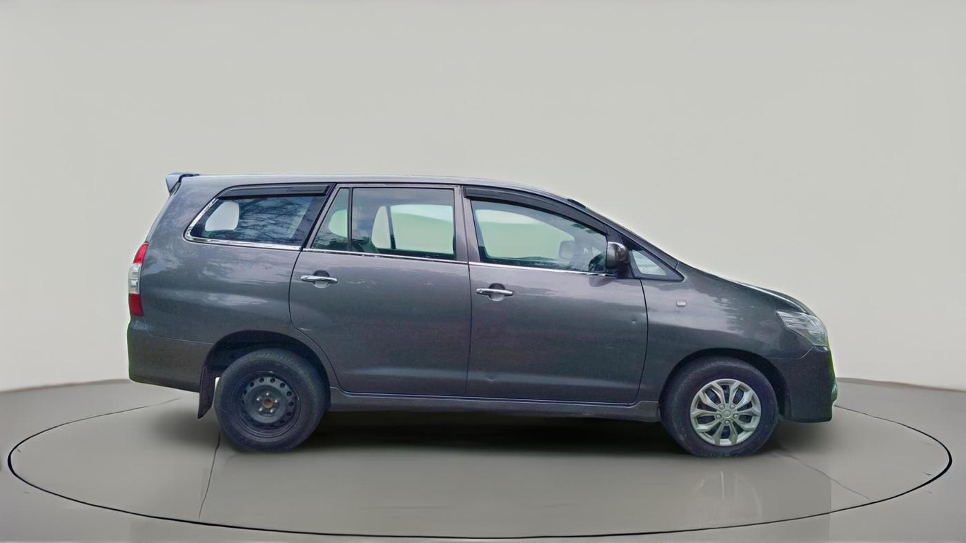 2013 Toyota Innova 2.5 GX 8 STR, Diesel, Manual, 1,97,800 km, exterior