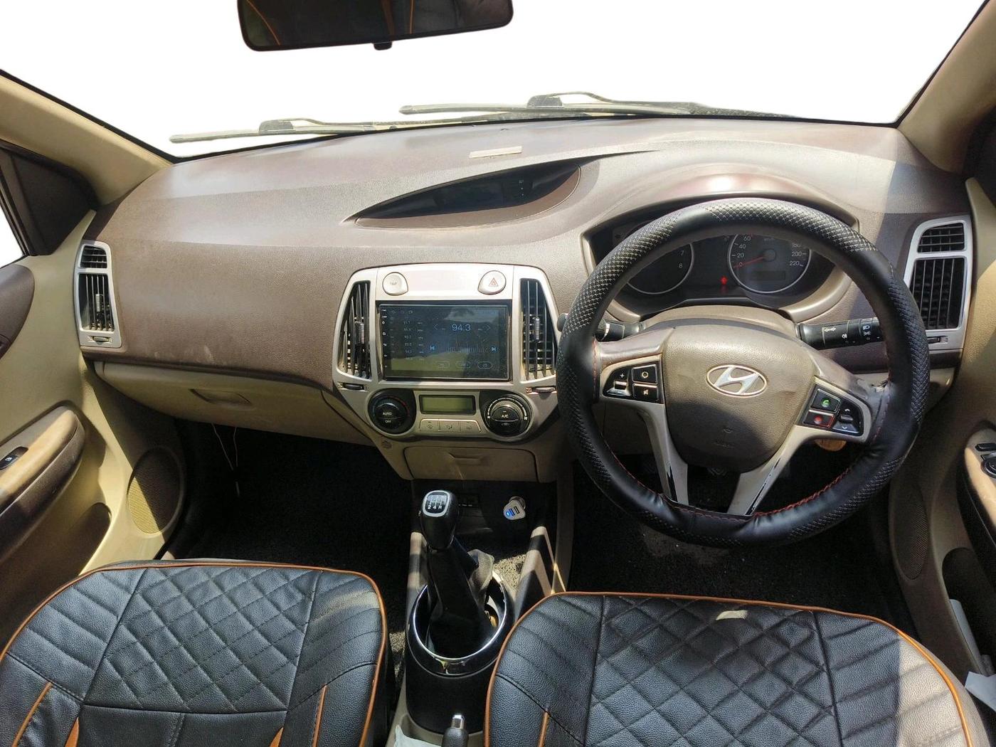 2011 Hyundai i20 SPORTZ 1.2, Petrol, Manual, 1,11,687 km, interior