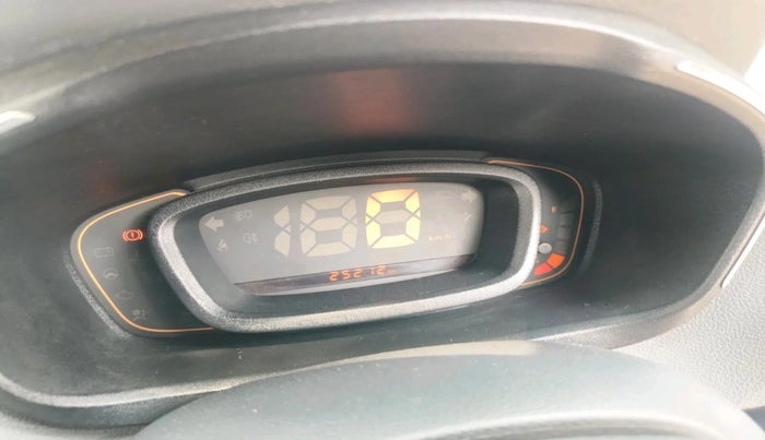 2016 Renault Kwid RXT 0.8, Petrol, Manual, 25,270 km, interior