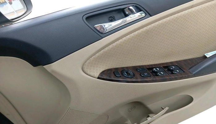 2013 Hyundai Verna FLUIDIC 1.6 VTVT SX, Petrol, Manual, 87,422 km, interior