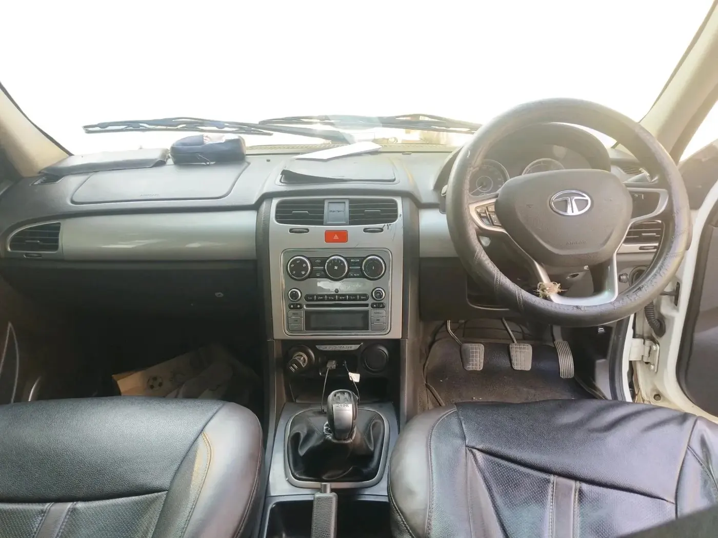 2016 Tata Safari Storme 2.2 VX 4X2, Diesel, Manual, 1,33,701 km, interior