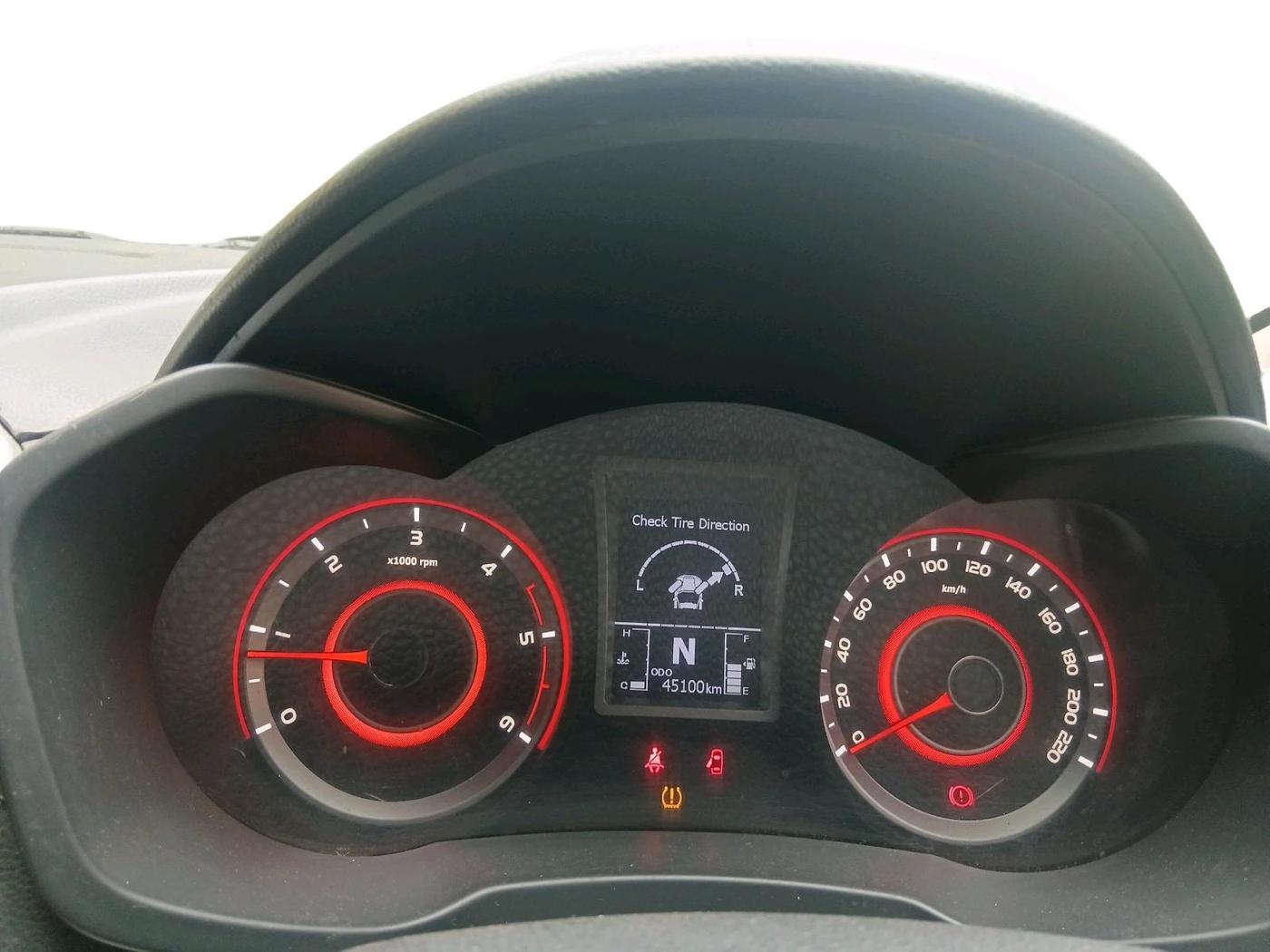 2021 Mahindra XUV300 W8 (O) 1.5 DIESEL, Diesel, Manual, 45,100 km, interior
