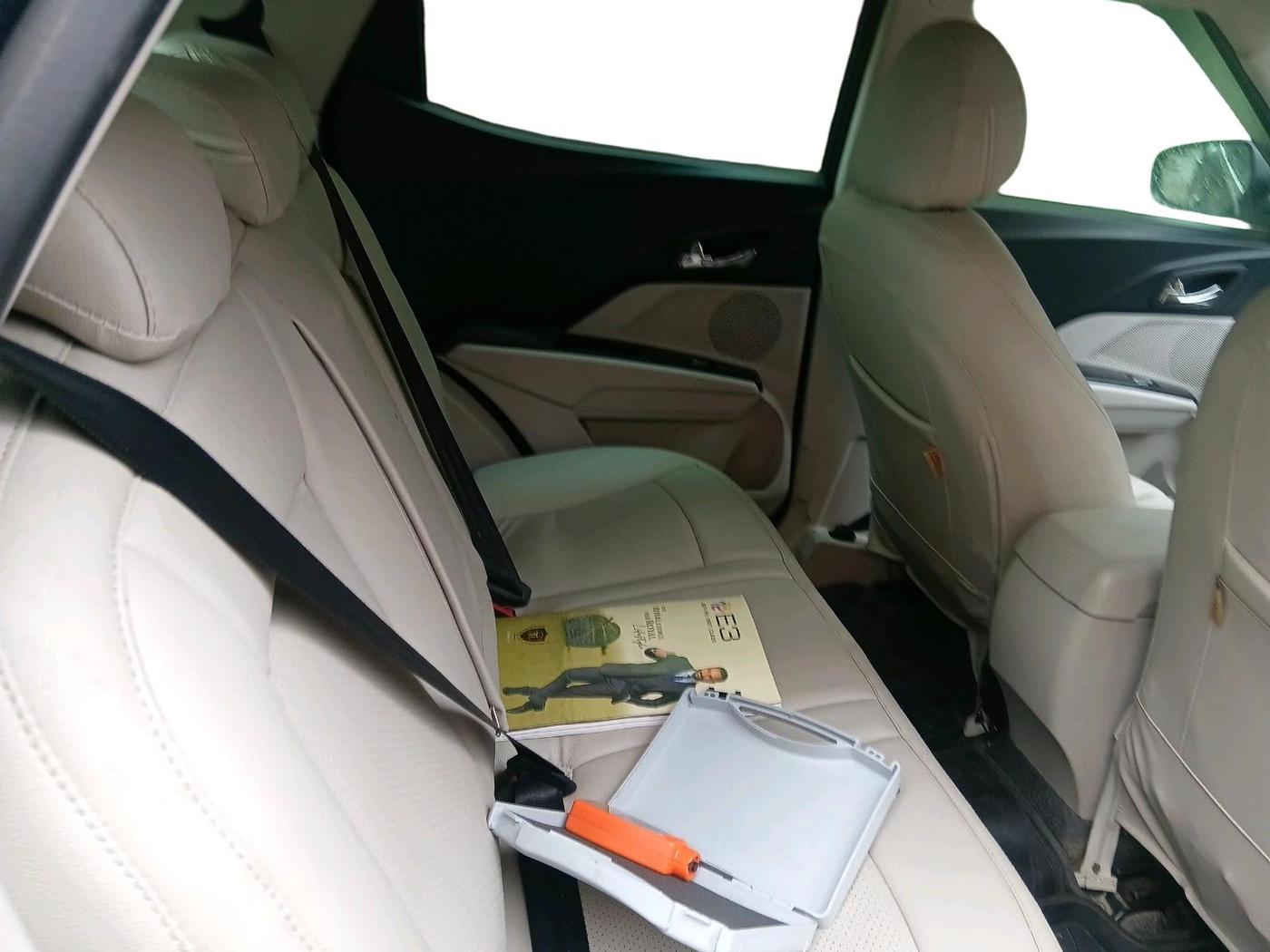 2021 Mahindra XUV300 W8 (O) 1.5 DIESEL, Diesel, Manual, 45,100 km, interior