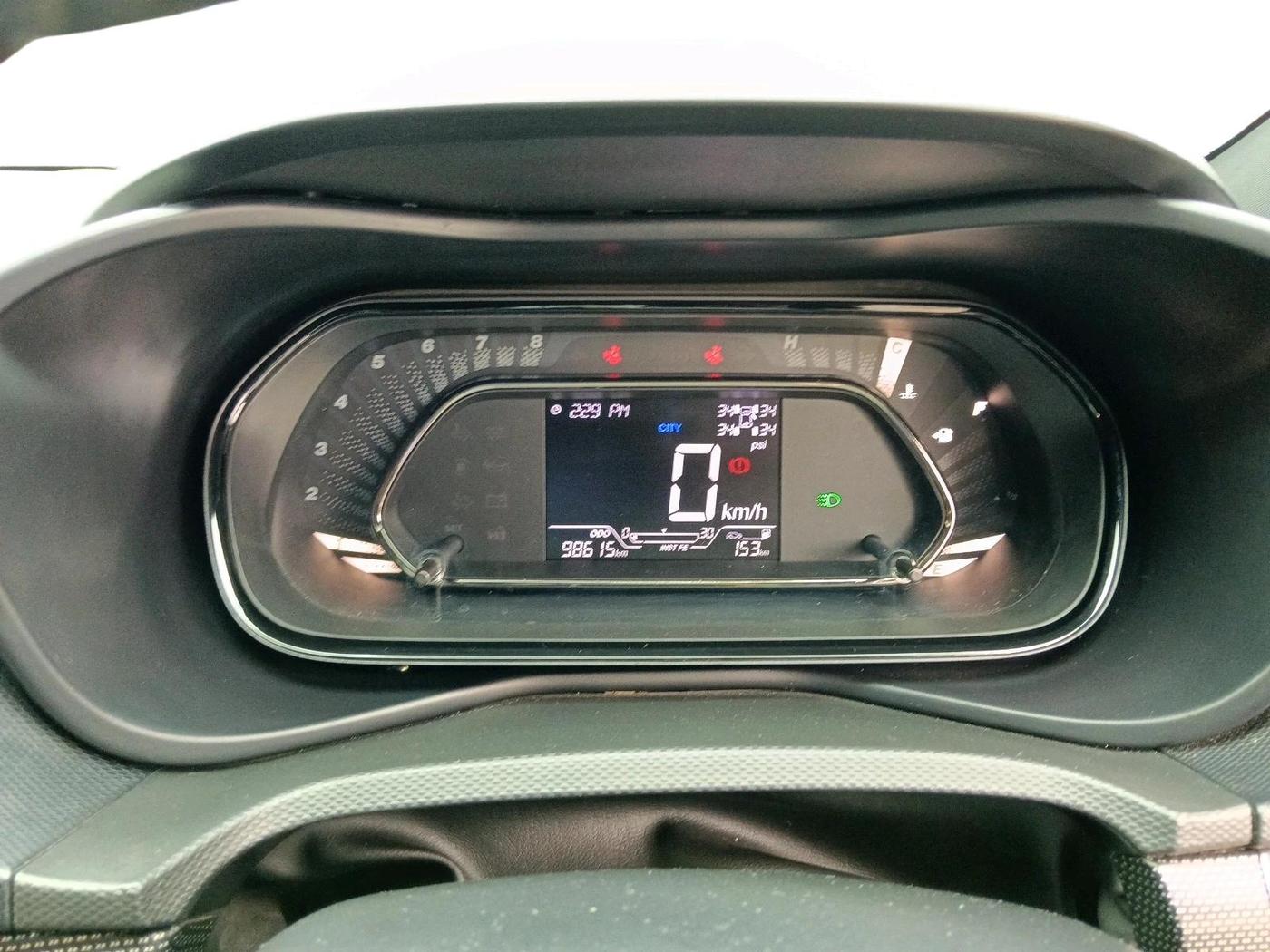 2023 Tata NEXON XZ PLUS LUX SUNROOF RED DARK PETROL, Petrol, Manual, 98,615 km, interior