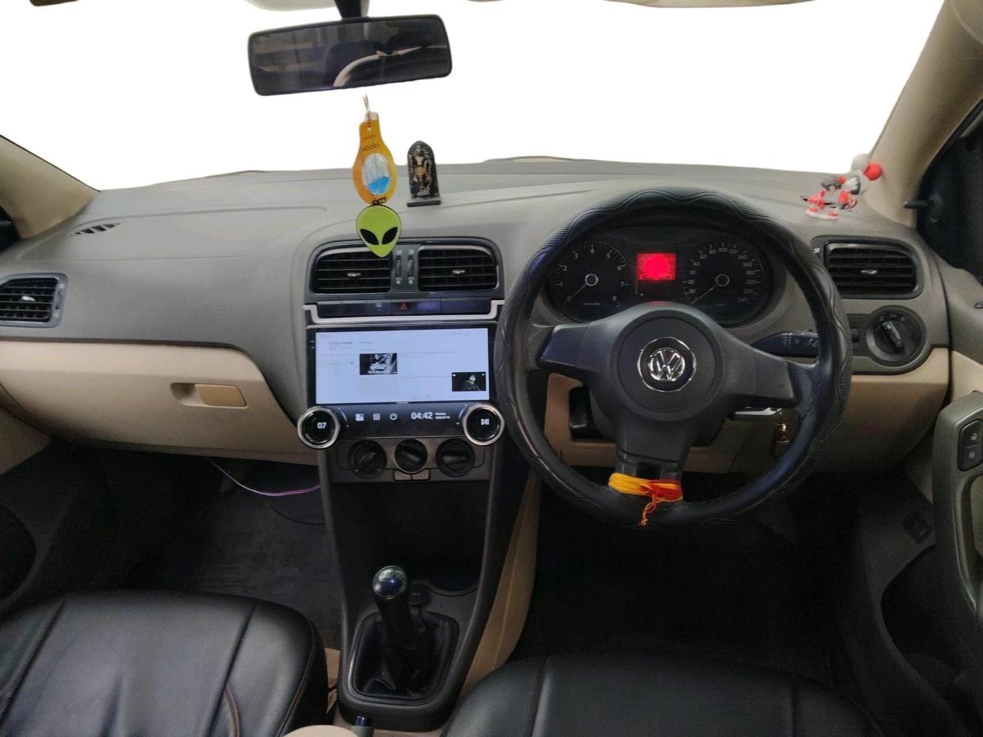 2012 Volkswagen Vento TRENDLINE 1.6, Petrol, Manual, 99,998 km, interior