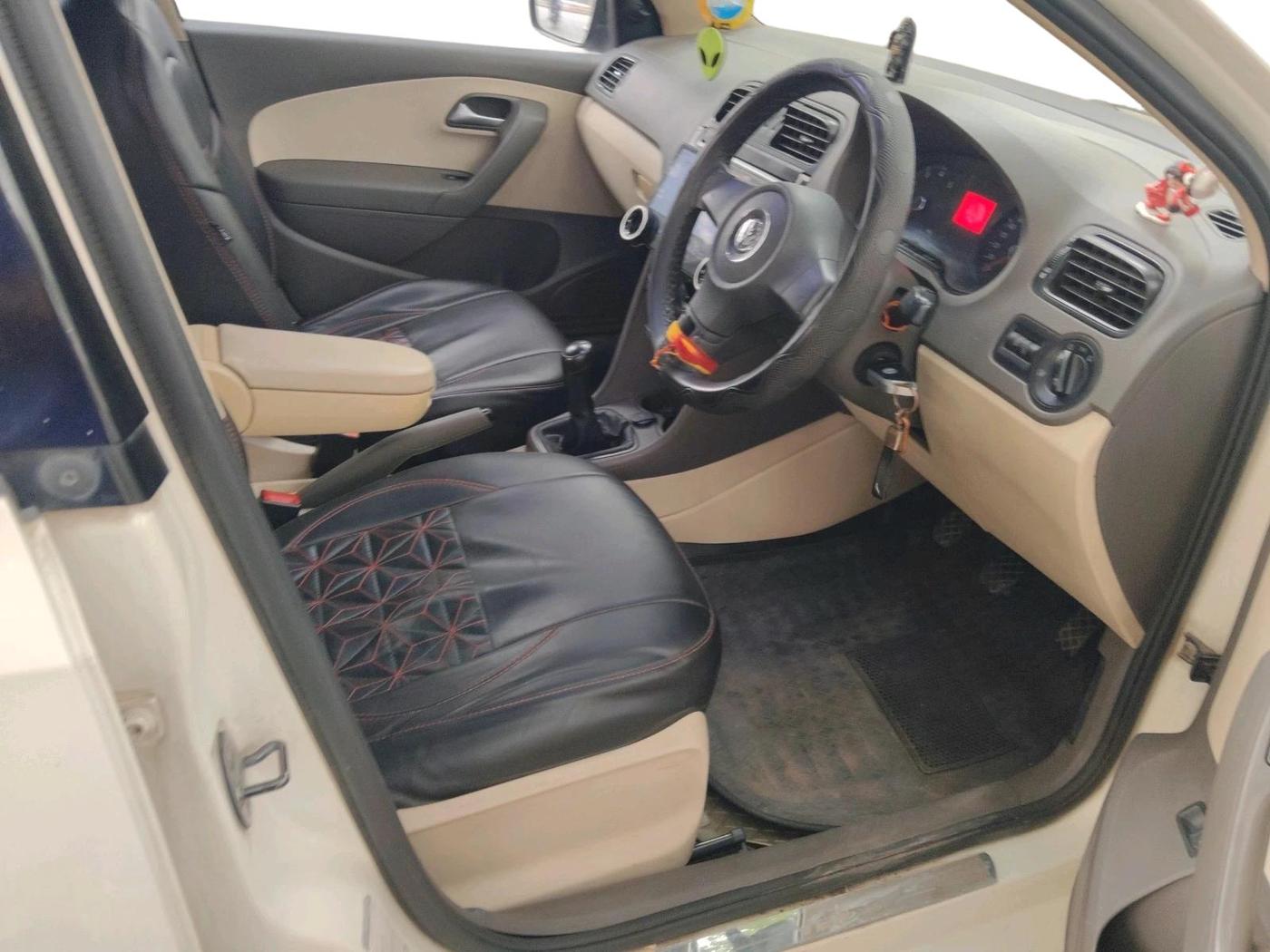 2012 Volkswagen Vento TRENDLINE 1.6, Petrol, Manual, 99,998 km, interior