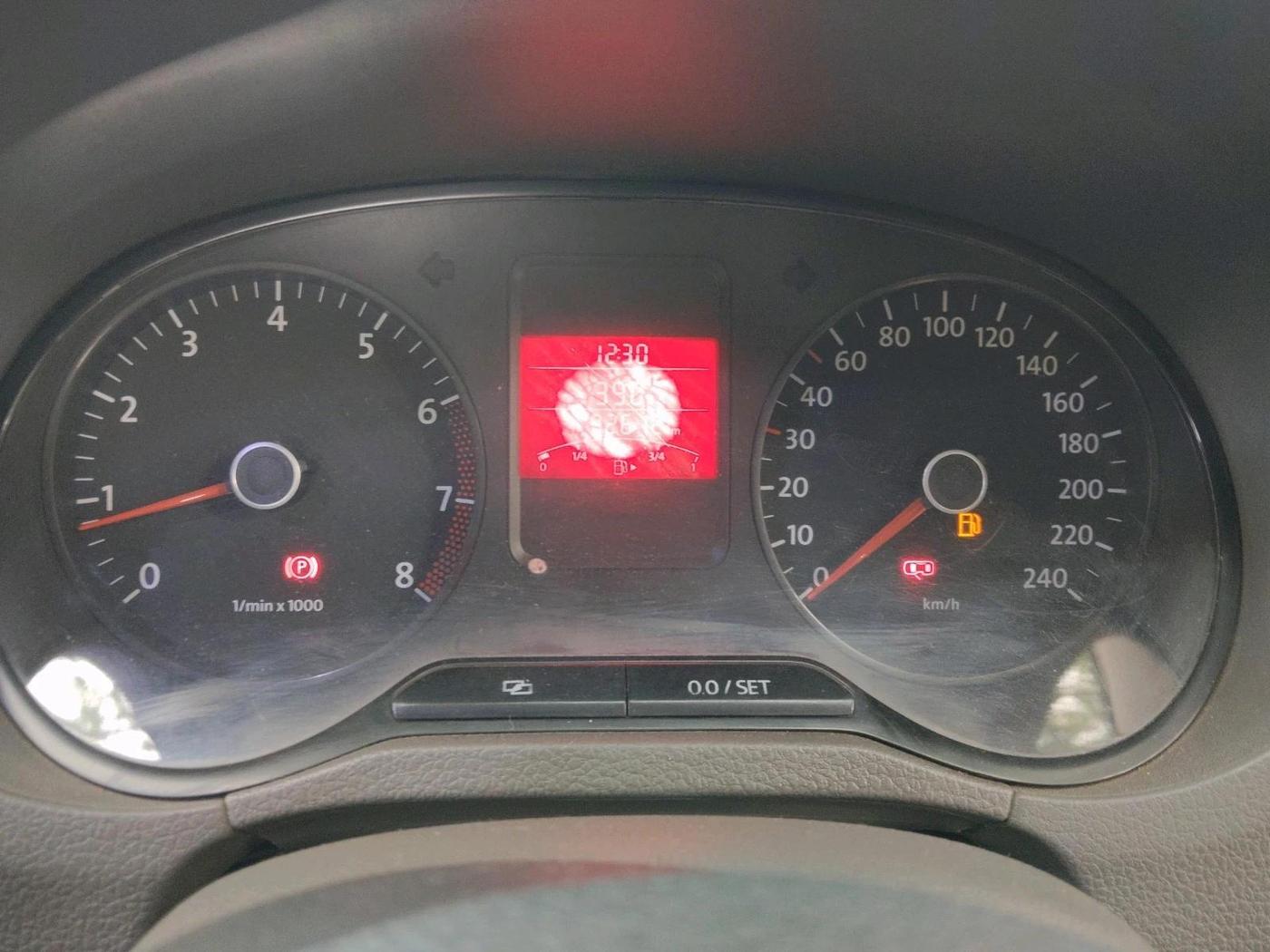 2012 Volkswagen Vento TRENDLINE 1.6, Petrol, Manual, 99,998 km, interior