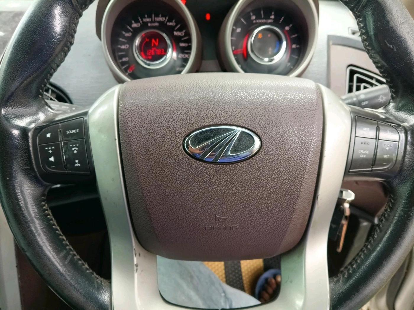 2012 Mahindra XUV500 W8, Diesel, Manual, 1,26,783 km, interior