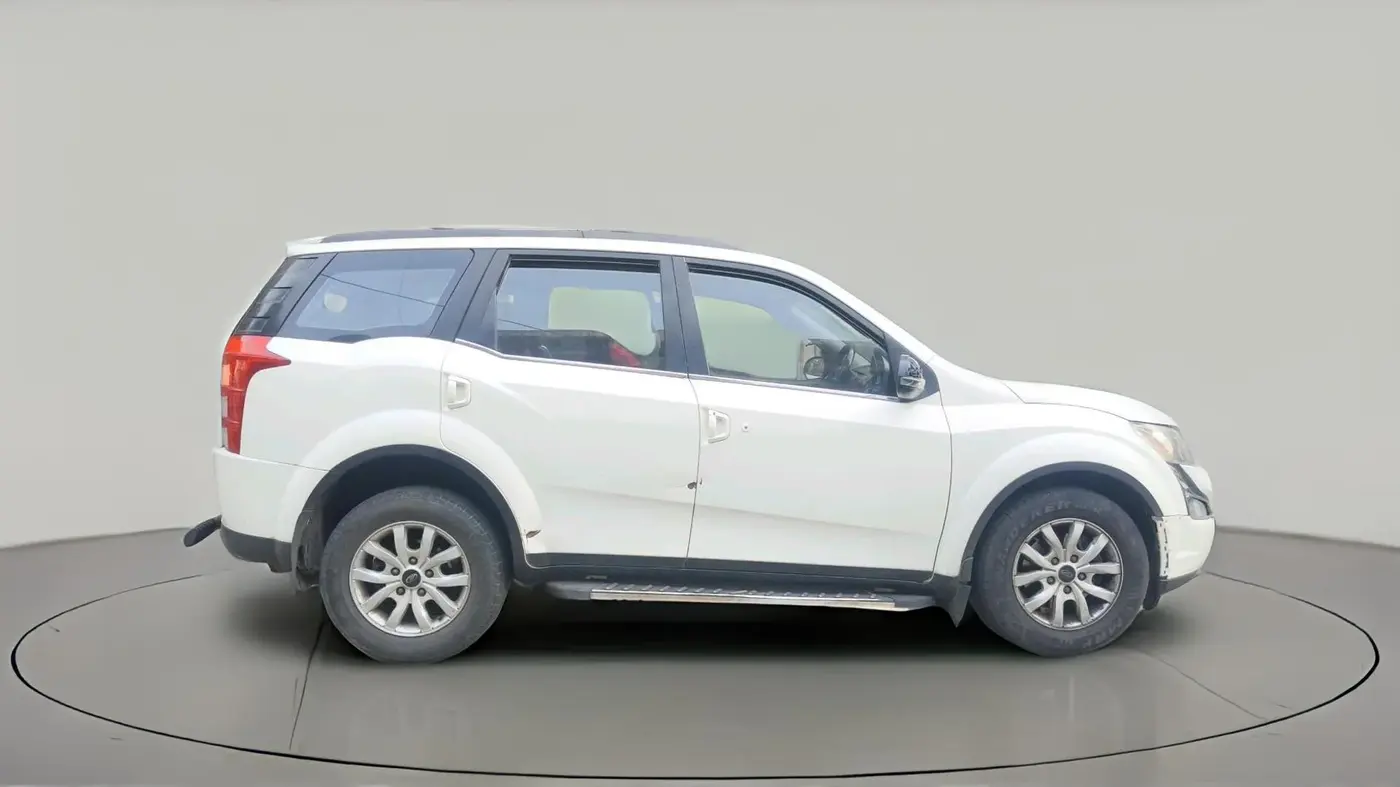 2017 Mahindra XUV500 W10, Diesel, Manual, 1,46,076 km, exterior