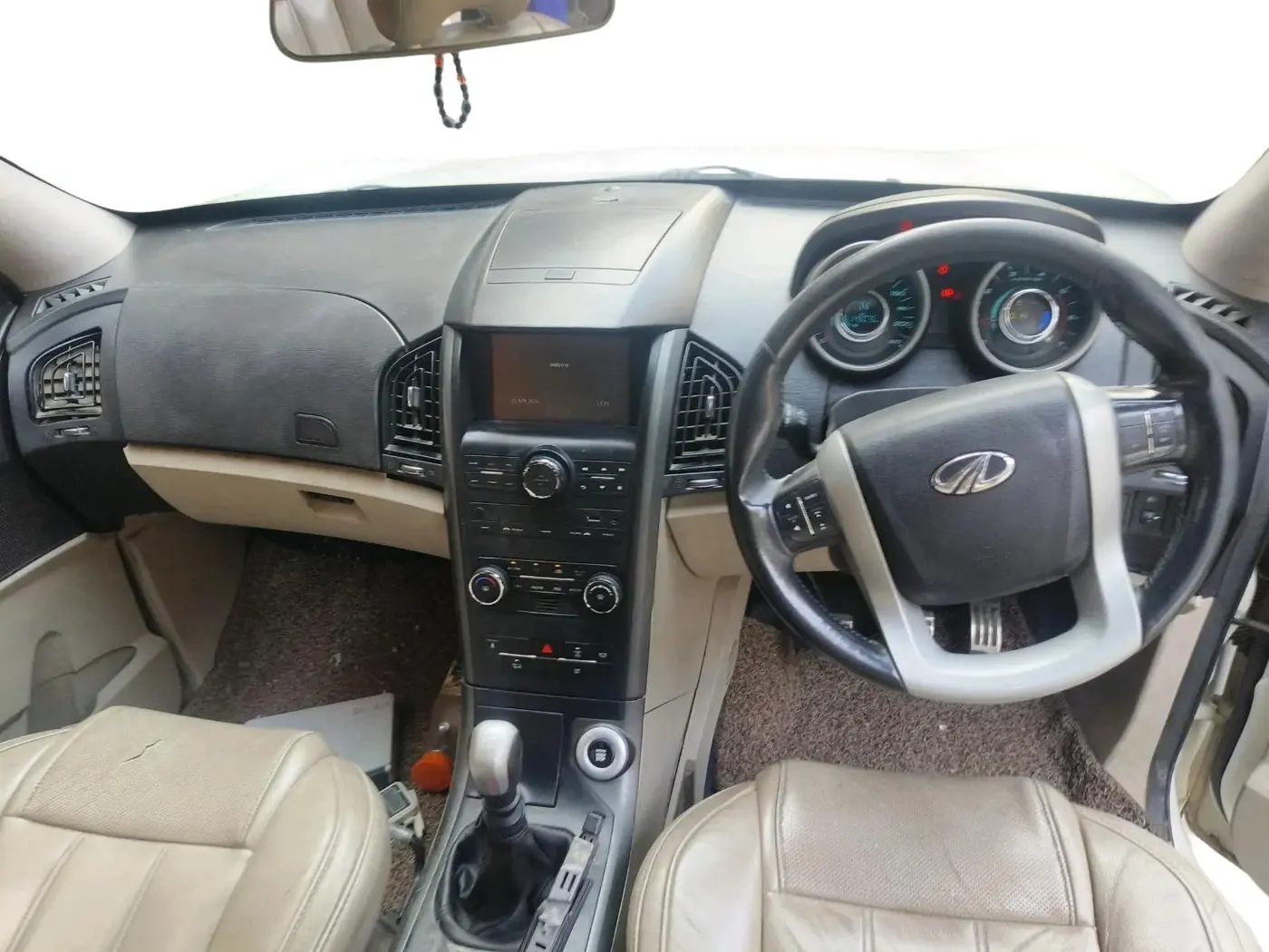 2017 Mahindra XUV500 W10, Diesel, Manual, 1,46,076 km, interior