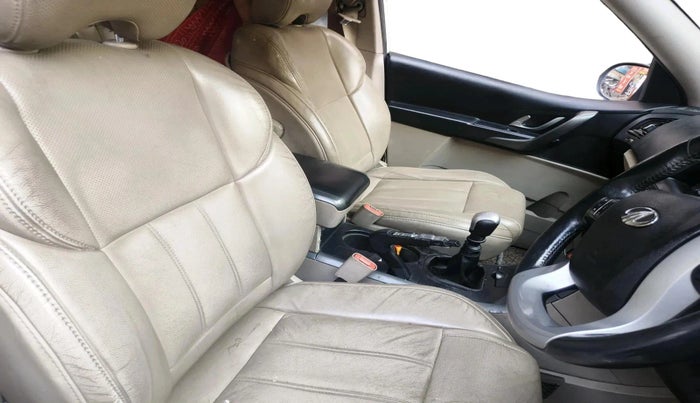 2017 Mahindra XUV500 W10, Diesel, Manual, 1,46,076 km, interior