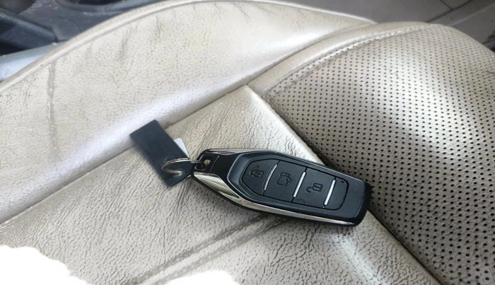 2017 Mahindra XUV500 W10, Diesel, Manual, 1,46,076 km, interior