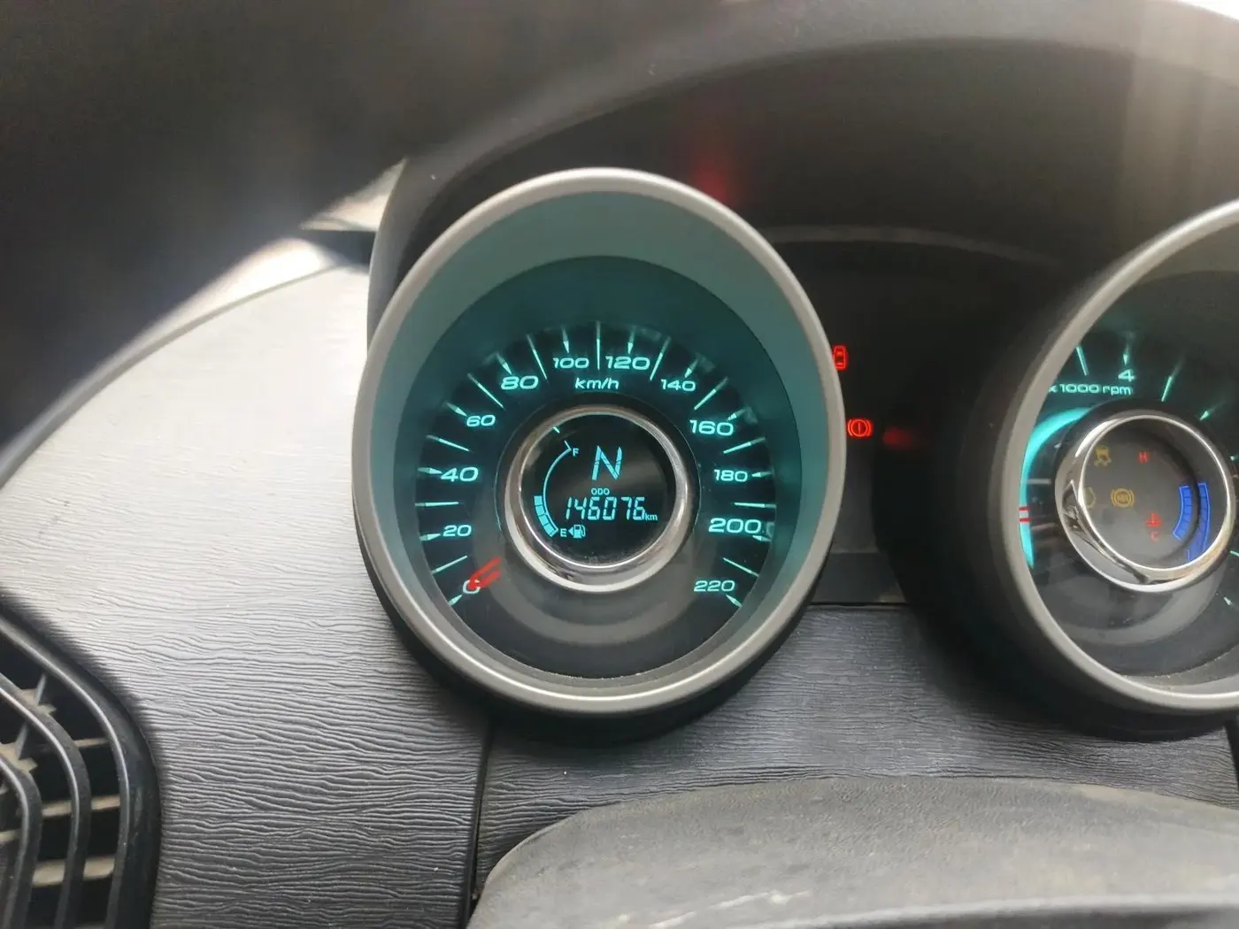2017 Mahindra XUV500 W10, Diesel, Manual, 1,46,076 km, interior
