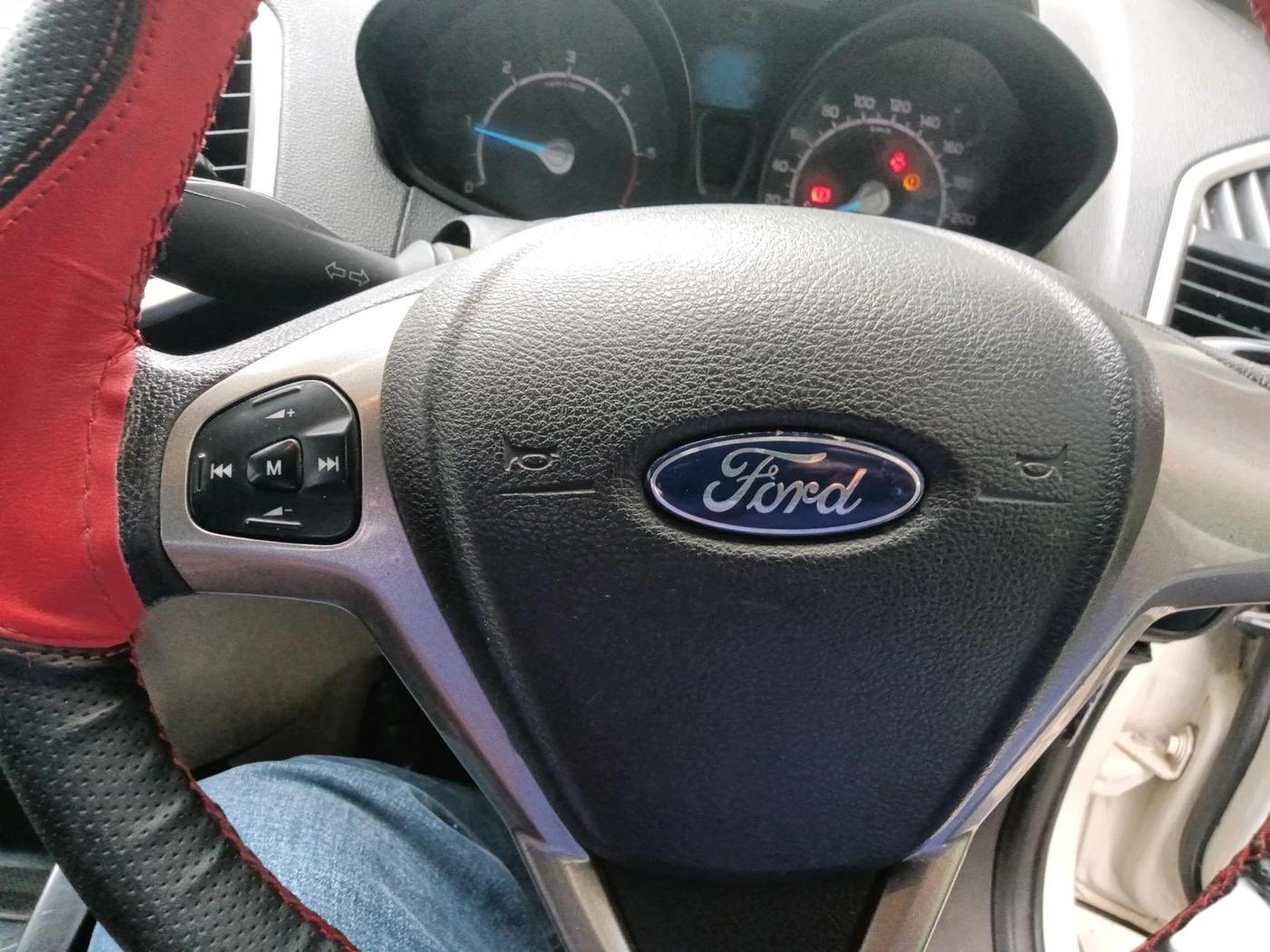 2015 Ford Ecosport TREND 1.5L DIESEL, Diesel, Manual, 1,00,002 km, interior