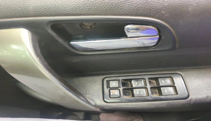 2017 Tata Safari Storme 2.2 VX 4X2, Diesel, Manual, 1,95,488 km, interior