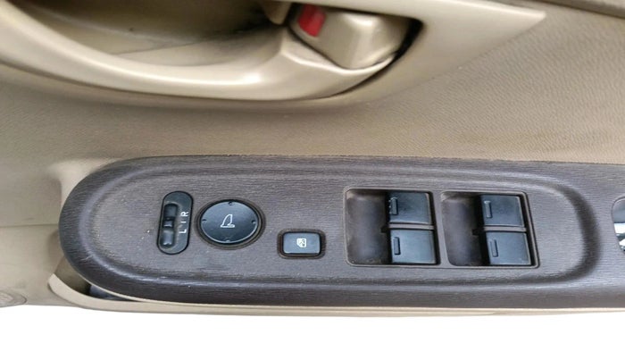 2013 Honda Amaze 1.2L I-VTEC S, Petrol, Manual, 1,64,616 km, interior