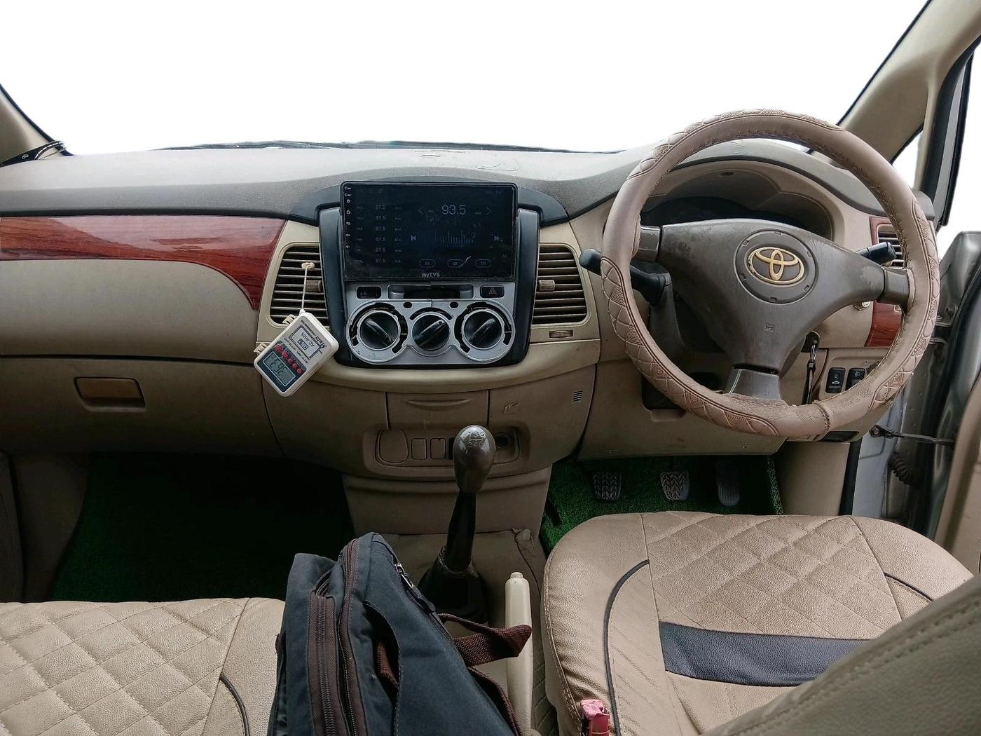 2011 Toyota Innova G1 2.5, Diesel, Manual, 4,19,606 km, interior