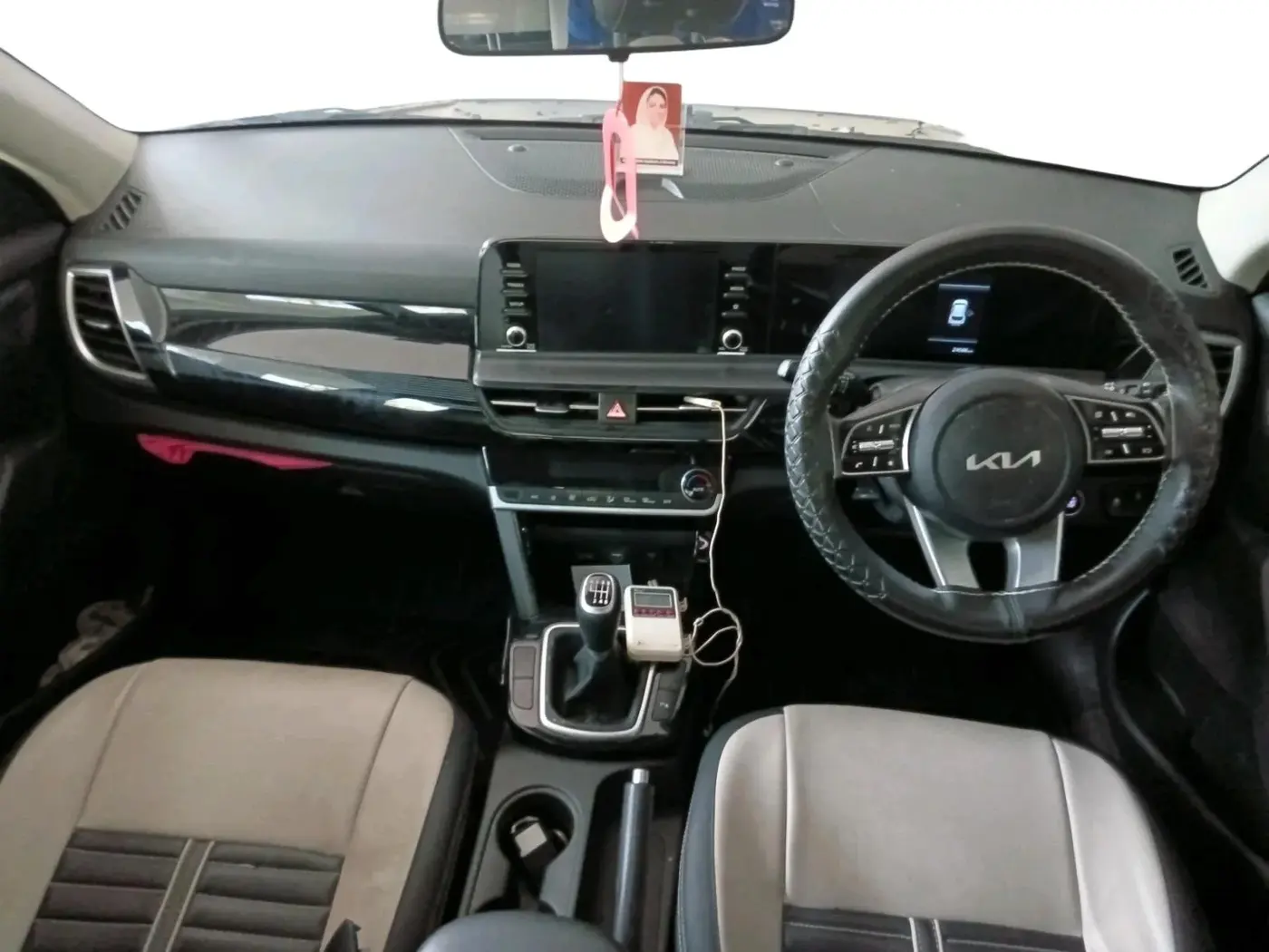 2023 KIA SELTOS HTK PLUS 1.5, Petrol, Manual, 26,000 km, interior