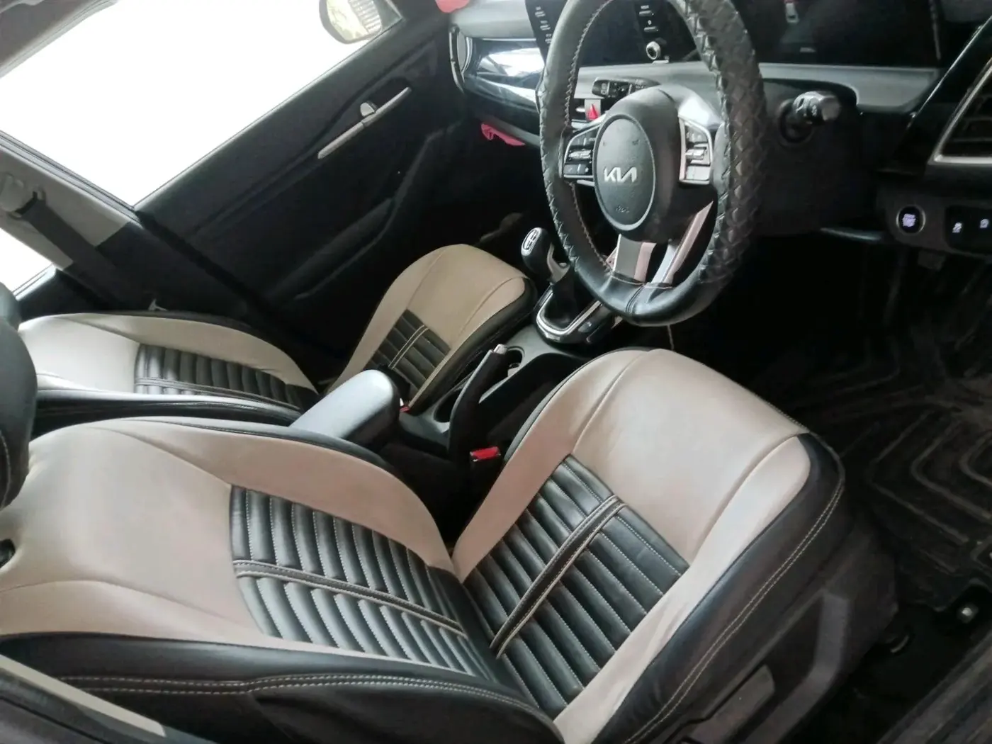 2023 KIA SELTOS HTK PLUS 1.5, Petrol, Manual, 26,000 km, interior