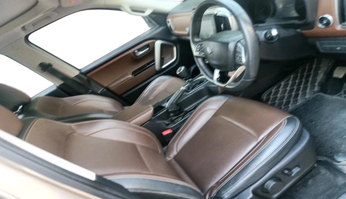 2023 Mahindra SCORPIO-N Z8 L PETROL MT 7 STR, Petrol, Manual, 20,325 km, interior