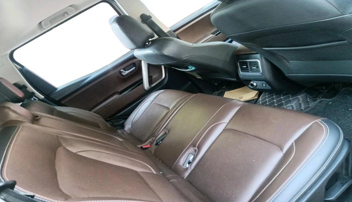 2023 Mahindra SCORPIO-N Z8 L PETROL MT 7 STR, Petrol, Manual, 20,325 km, interior