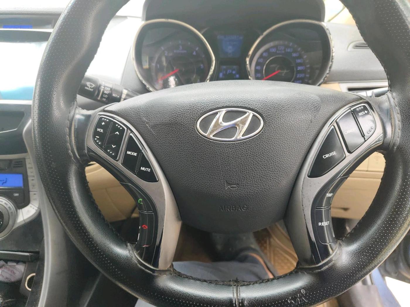 2013 Hyundai New Elantra 1.6 SX AT DIESEL, Diesel, Automatic, 1,13,291 km, interior