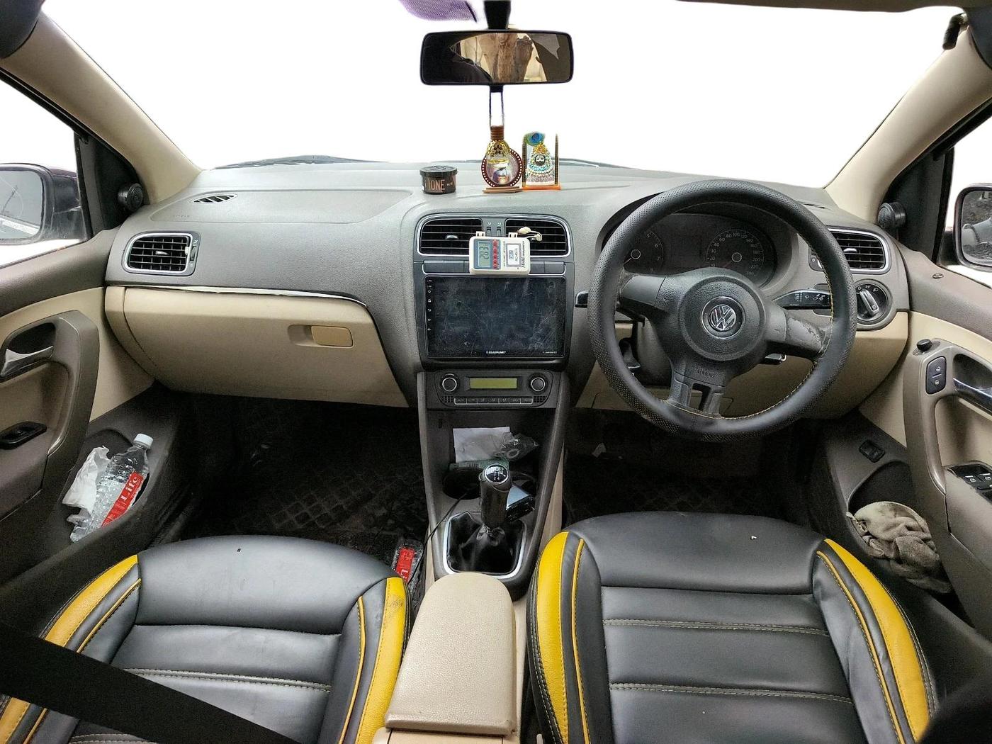 2011 Volkswagen Vento HIGHLINE 1.6 MPI, Petrol, Manual, 1,03,865 km, interior