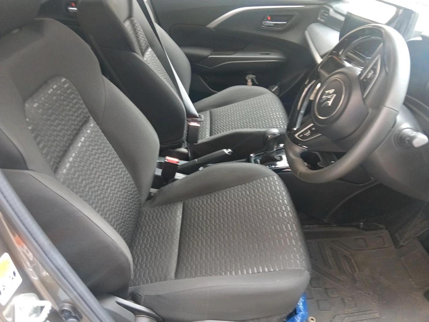 2025 Maruti Swift ZXi Plus AMT, Petrol, Automatic, 2,461 km, interior