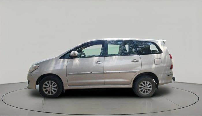 2012 Toyota Innova VX 2.5 8 STR, Diesel, Manual, 1,20,773 km, exterior