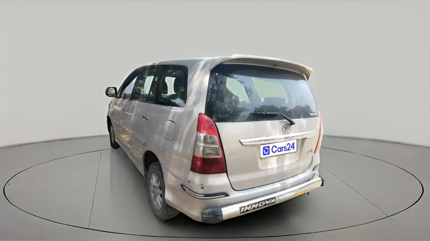 2012 Toyota Innova VX 2.5 8 STR, Diesel, Manual, 1,20,773 km, exterior