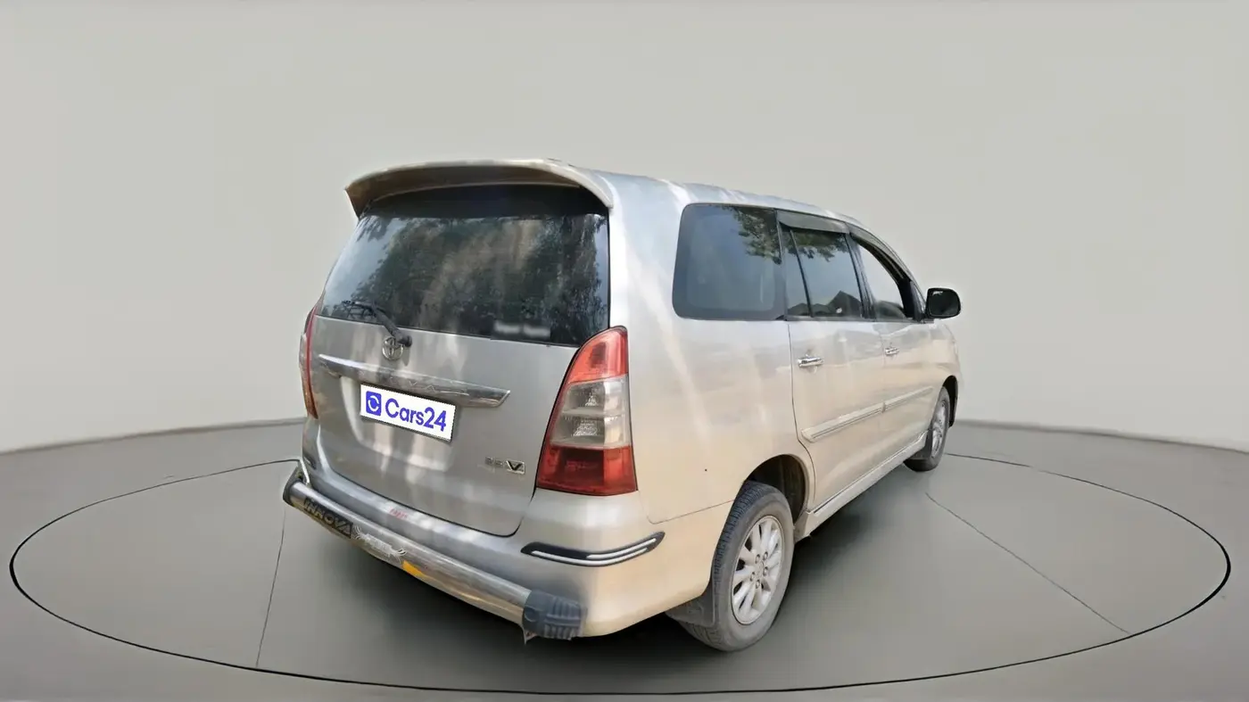 2012 Toyota Innova VX 2.5 8 STR, Diesel, Manual, 1,20,773 km, exterior