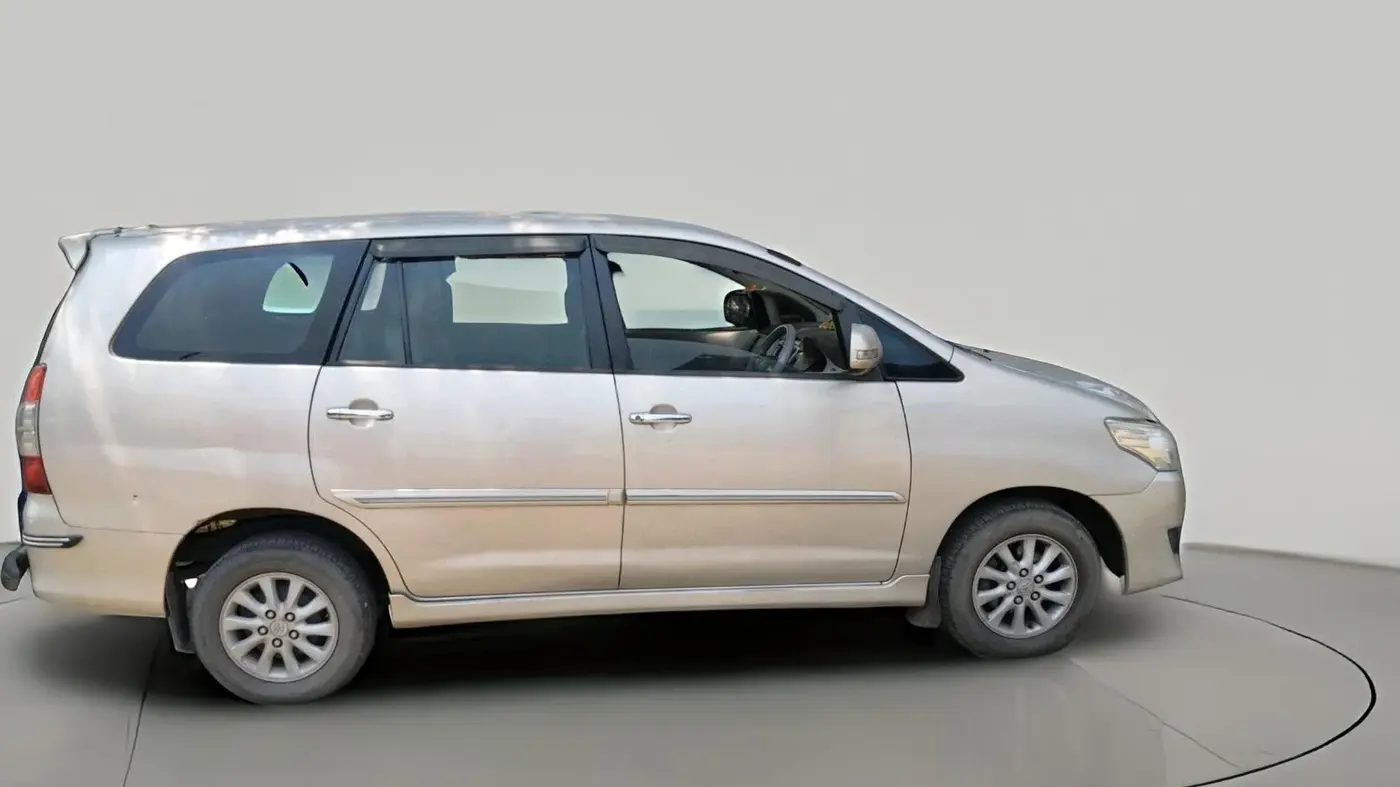2012 Toyota Innova VX 2.5 8 STR, Diesel, Manual, 1,20,773 km, exterior