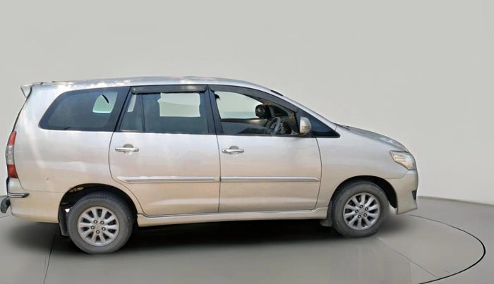 2012 Toyota Innova VX 2.5 8 STR, Diesel, Manual, 1,20,773 km, exterior