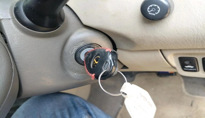 2012 Toyota Innova VX 2.5 8 STR, Diesel, Manual, 1,20,773 km, interior