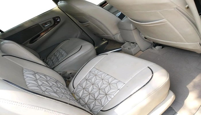 2012 Toyota Innova VX 2.5 8 STR, Diesel, Manual, 1,20,773 km, interior