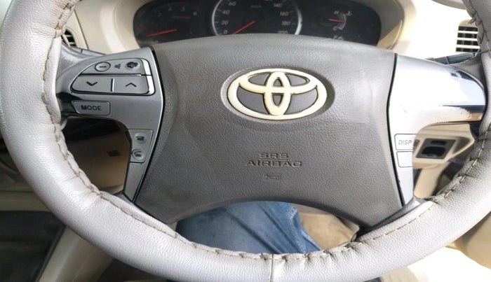 2012 Toyota Innova VX 2.5 8 STR, Diesel, Manual, 1,20,773 km, interior