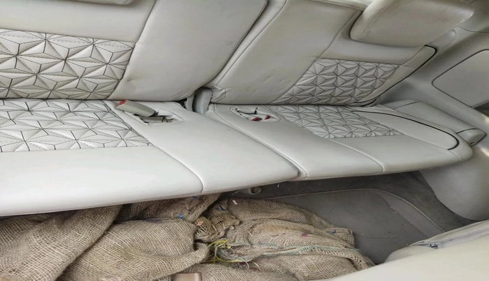 2012 Toyota Innova VX 2.5 8 STR, Diesel, Manual, 1,20,773 km, interior