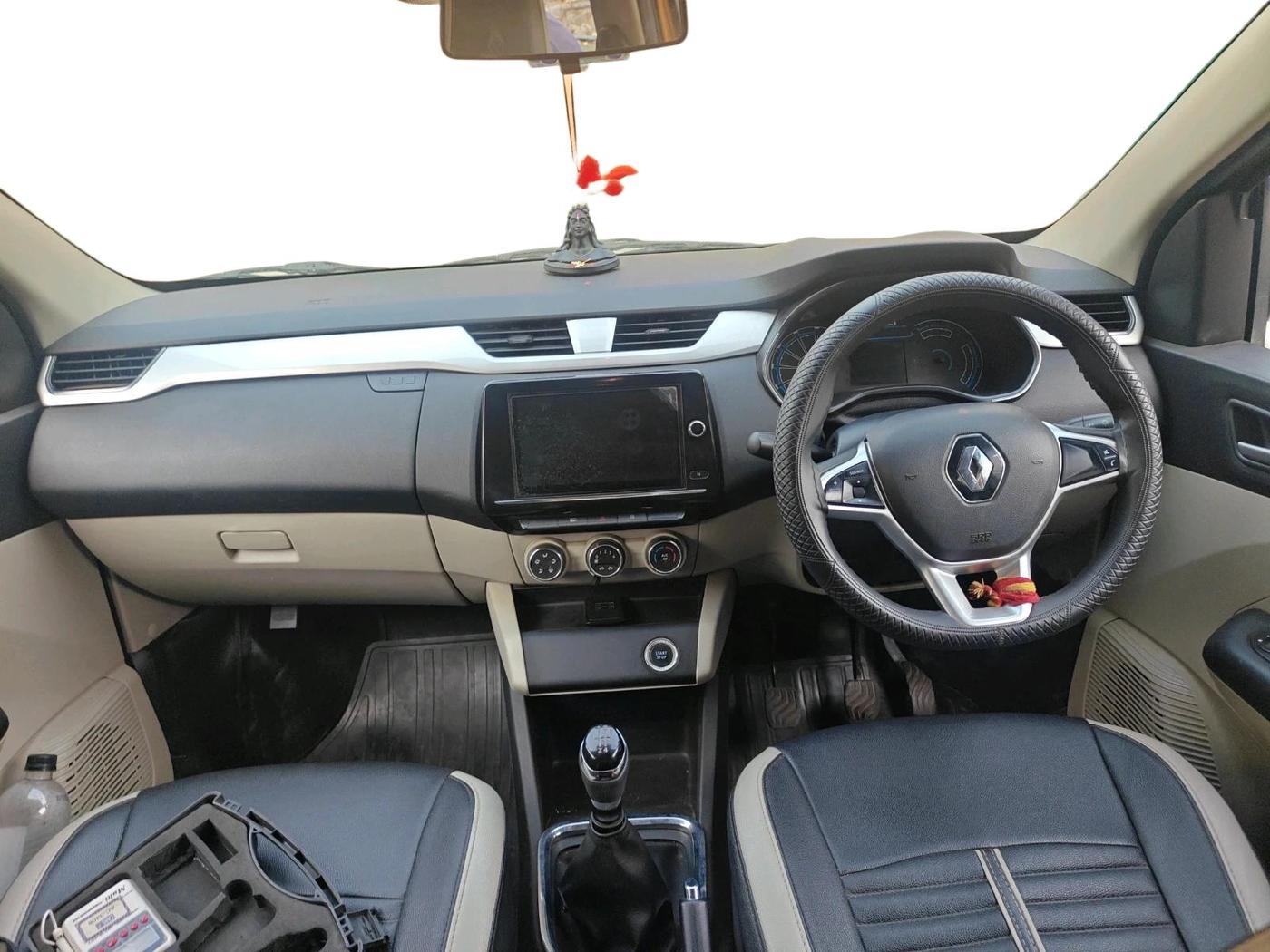 2022 Renault TRIBER RXZ, Petrol, Manual, 52,603 km, interior