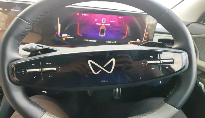 2025 Mahindra XEV 9e Pack Three Select 7.2kw, Electric, Automatic, 14,317 km, interior