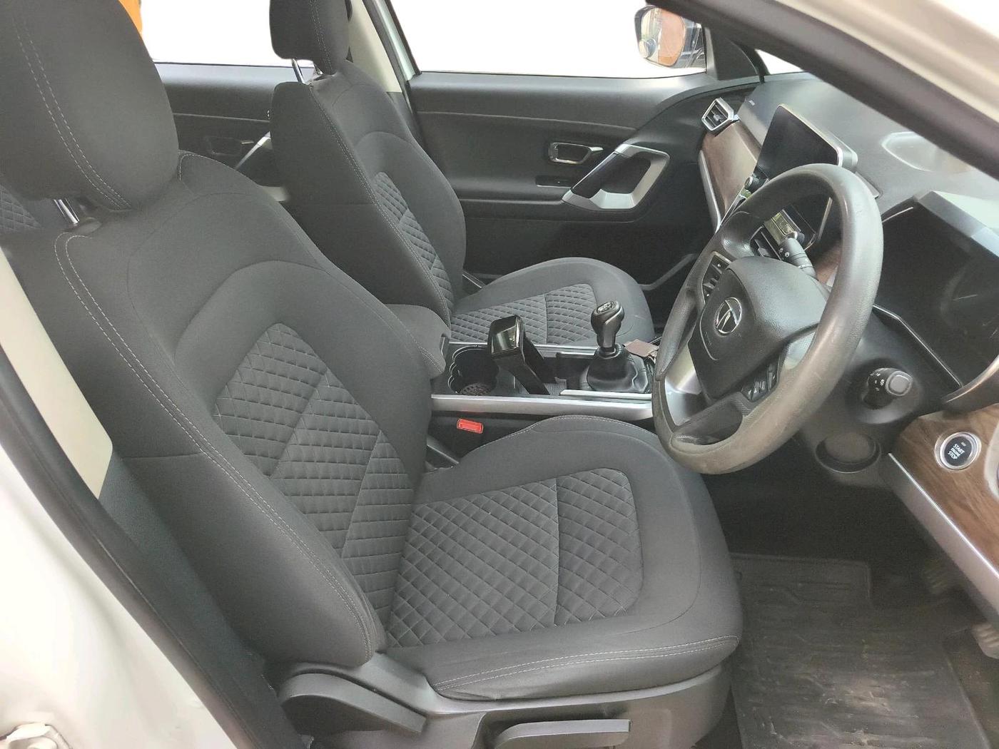 2022 Tata Harrier XT 2.0L KRYOTEC, Diesel, Manual, 98,259 km, interior